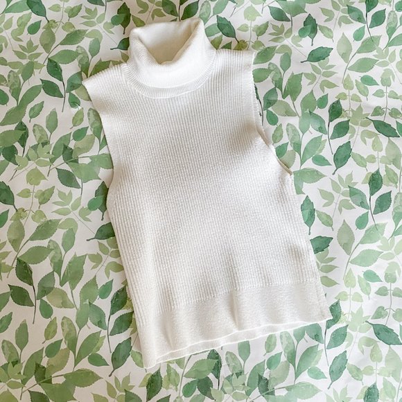 Forever 21 Tops - ✨3 for $25 ✨ Sleeveless Turtleneck Sweater Crop